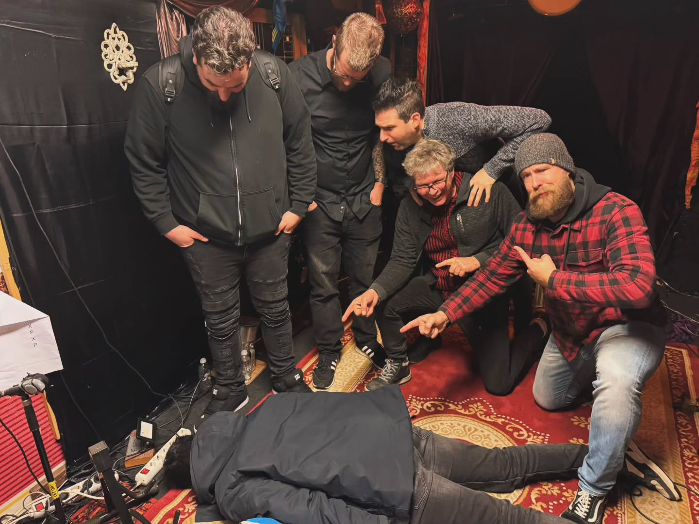 Zieke show gedaan bij de helden van @44nextdoorlivestreamstage Nee serieus! Poppa Jay was ziek. Hij had keel aids en zijn stem was hielendal naar de klote. Desondanks een super leuke avond gehad bij 44NextDoor in Alkmaar!